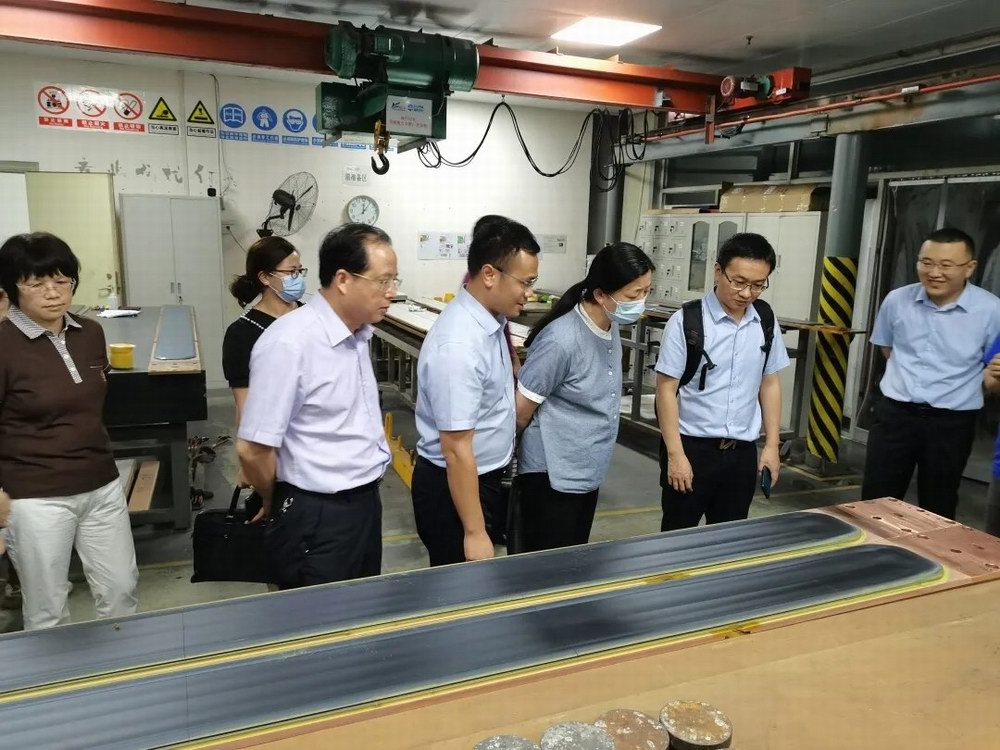廣西壯族自治區(qū)工商聯(lián)機關黨委書記、一級巡視員陳寧一行蒞臨晶聯(lián)光電調研
